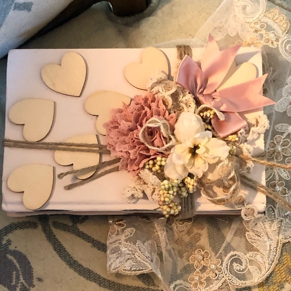 SALE🌸Adorable Book Stack🌸 - Picture 3 of 8